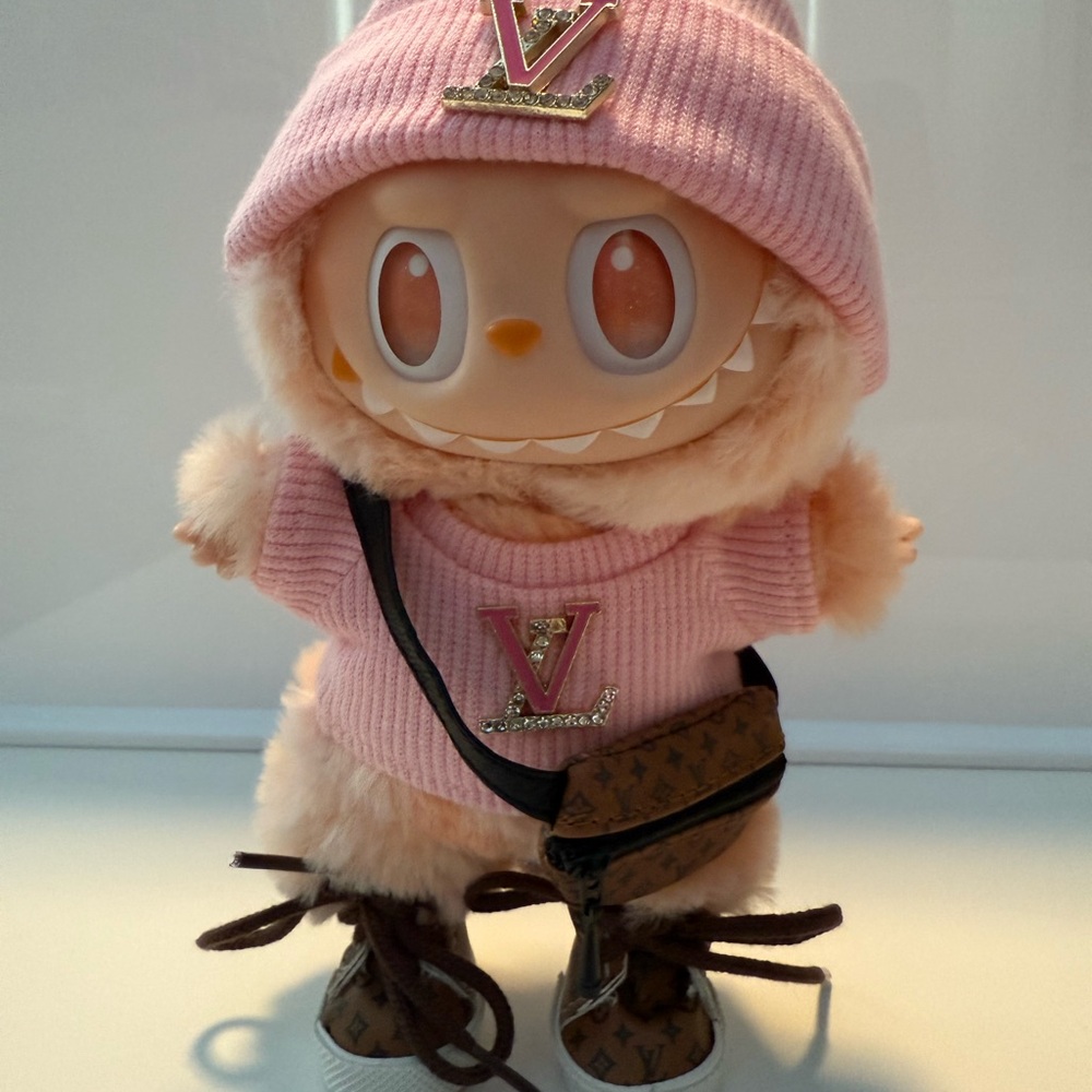 Labubu pink outfit with pouch and sneakers (no doll) light brown.